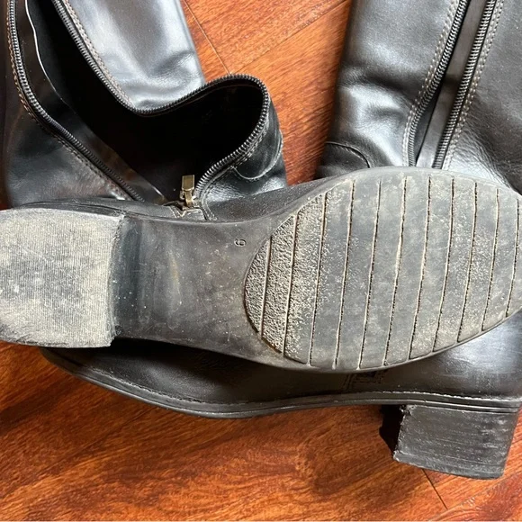 Black/Tan Boots - Picture 3 of 3